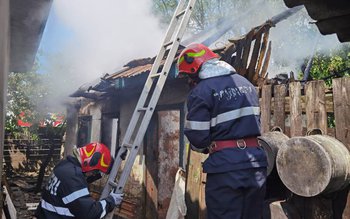 Incendiu pornit din joaca unui …