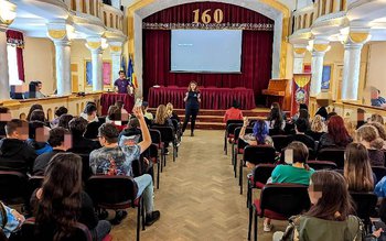 Poliţiştii botoşăneni alături de elevi …