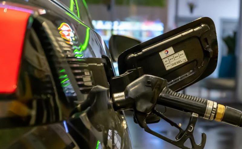 Ungaria: Începând de vineri doar mașinile înmatriculate în țară vor putea cumpăra combustibil la preț plafonat