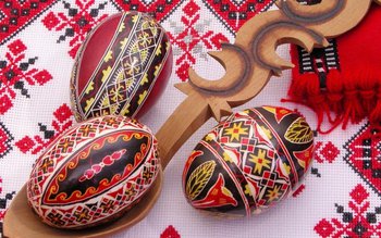 Expoziția „Încondeierea ouălor, străvechi obicei …