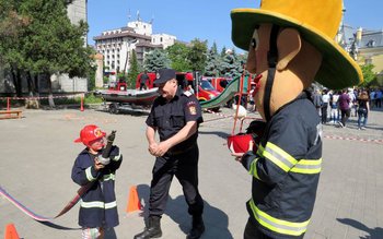 Sute de copii s-au întâlnit …