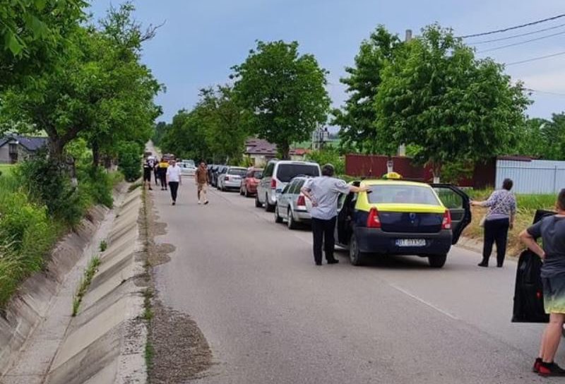 Carambol cu trei mașini pe un drum din Botoșani! Șase persoane au ajuns la spital