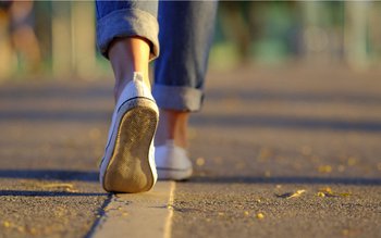 Mersul pe jos scade riscul …