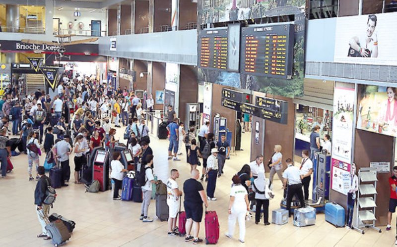 Vacanţele românilor date peste cap! Greve în cascadă la marile aeroporturi din Europa. Ce zboruri vor fi anulate