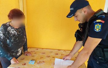 Bătrânică jefuită într-o piață din …