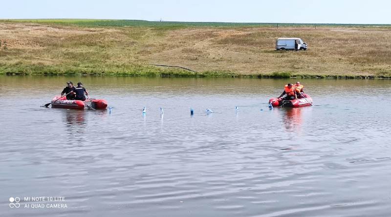 Bărbatul căutat de pompieri într-un iaz de la marginea Dorohoiului nu a fost găsit. Căutările au fost sistate