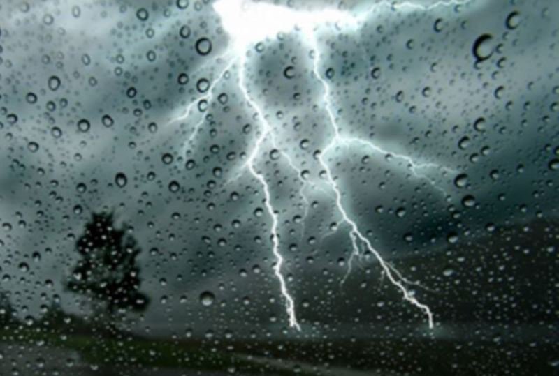 Meteorologii au emis un COD GALBEN de ploi, descărcări electrice și vânt pentru județul Botoșani