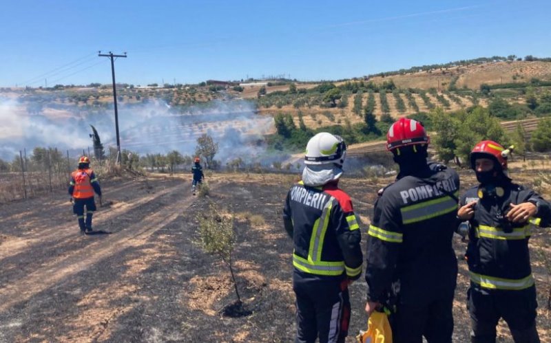 Turişti români, blocaţi în insula grecească Lefkada din cauza incendiilor