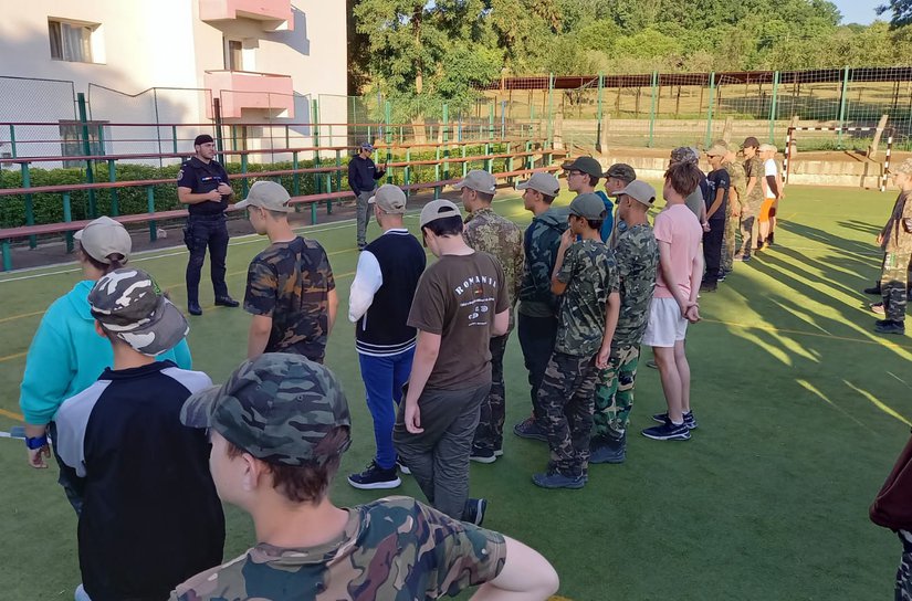 Înviorare cu jandarmii la Tabăra Militară Airsoft Agafton - Botoșani - FOTO