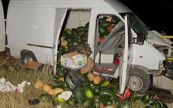 Accident! O autoutilitară plină cu …