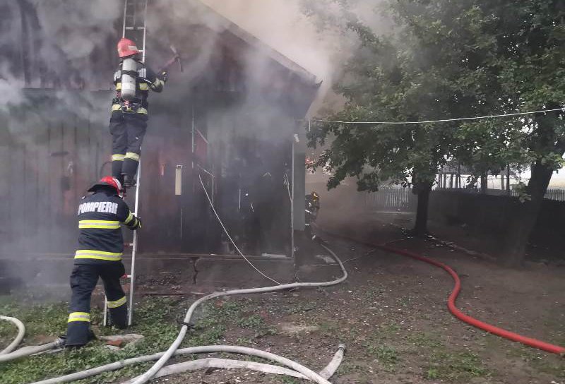 Casă din Horlăceni distrusă într-un incendiu generat chiar de proprietar - FOTO