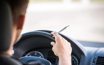 Tânăr drogat, prins la volan …