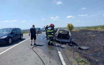 Un autoturism a luat foc …