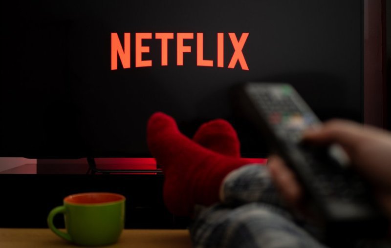 Lovitură pentru abonații Netflix! Rămâi fără bani pe card imediat. Nu face asta sub nicio formă