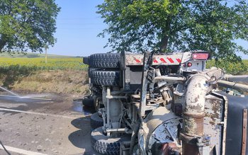 Autospecială de pompare beton răsturnată …