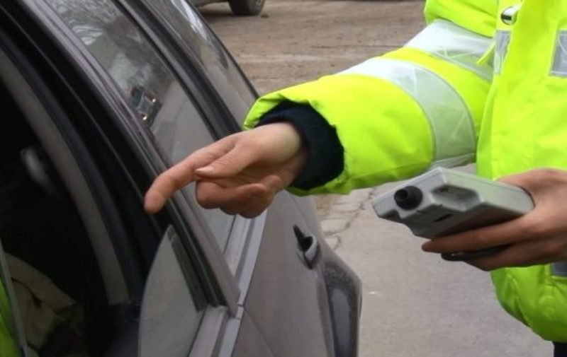 Tânăr de 18 ani depistat băut la volan pe o stradă din Botoșani