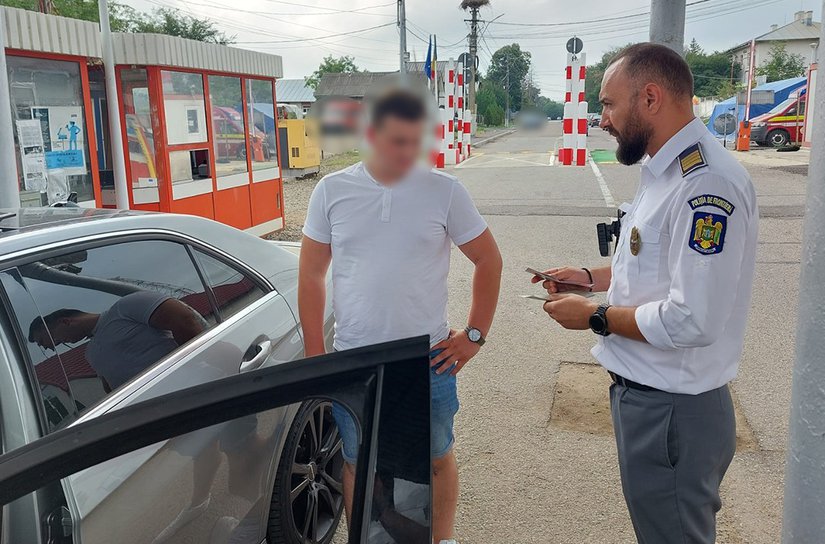 Prietenul i-a facilitat obținerea unui permis de conducere fals și s-a ales cu dosar penal