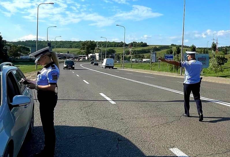 Amenzi de 61000 lei aplicate de polițiștii botoșăneni. Au fost controlate 200 de autovehicule și 350 de persoane