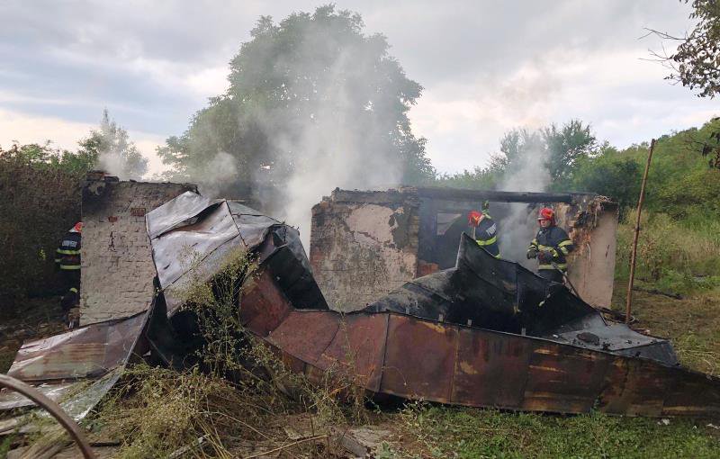 Tragic! Bărbat de 44 de ani mort într-un incendiu care i-a mistuit locuința - FOTO