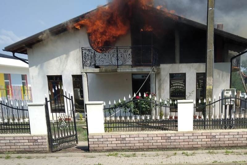 Locuință nouă din Havârna distrusă într-un incendiu - FOTO