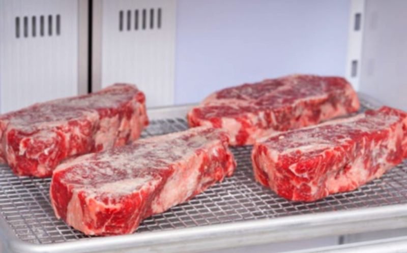 Cât timp e bună carnea congelată, de fapt. Detaliul care îţi pune sănătatea în pericol