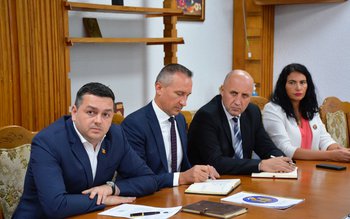 Întâlnire de lucru la Prefectură …