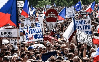 Protest masiv la Praga împotriva …