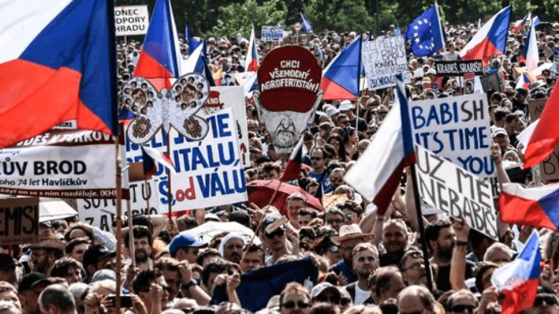 Protest masiv la Praga împotriva Guvernului. 70 de mii de persoane au ieșit în stradă