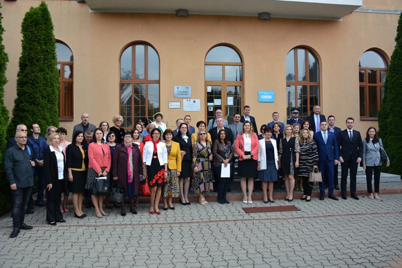 Prefectul Sorin Cornilă a fost prezent la câteva ceremonii organizate cu ocazia începerii noului an școlar - FOTO