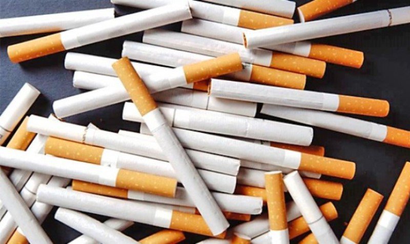 Tânără din Dorohoi prinsă într-un taxi cu 280 de pachete de țigări de contrabandă