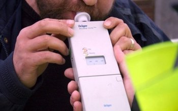 Oprit pentru un control, polițștii …