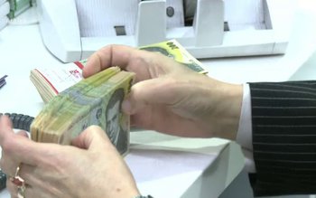 Peste 60 de mii de …