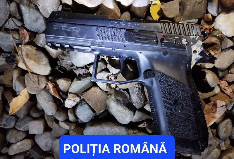 Scene desprinse din filme la Botoșani! Un tânăr dintr-o mașină a tras cu un pistol într-un grup de tineri