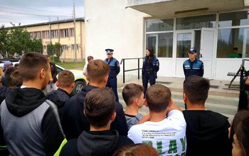 Polițiștii din Ștefănești le-au oferit …