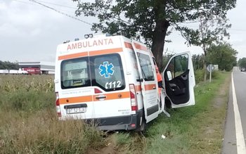 Accident la Dragalina! O ambulanță …