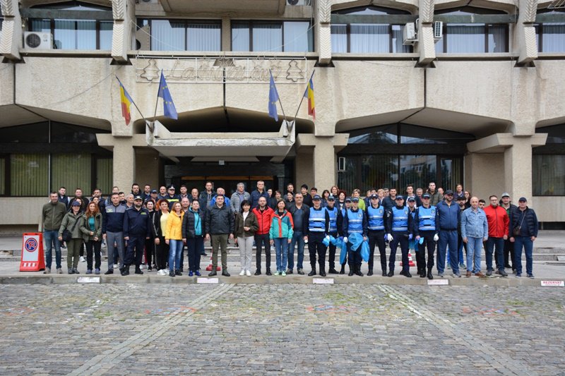 Ziua de Curățenie Națională 2022 - Aproximativ 10.000 de voluntari din județul Botoșani au participat la campanie - FOTO