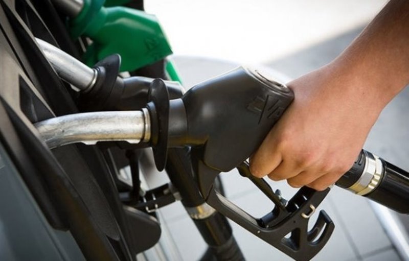 Coaliția de guvernare a decis să prelungească cu trei luni măsura compensării prețului la carburanți