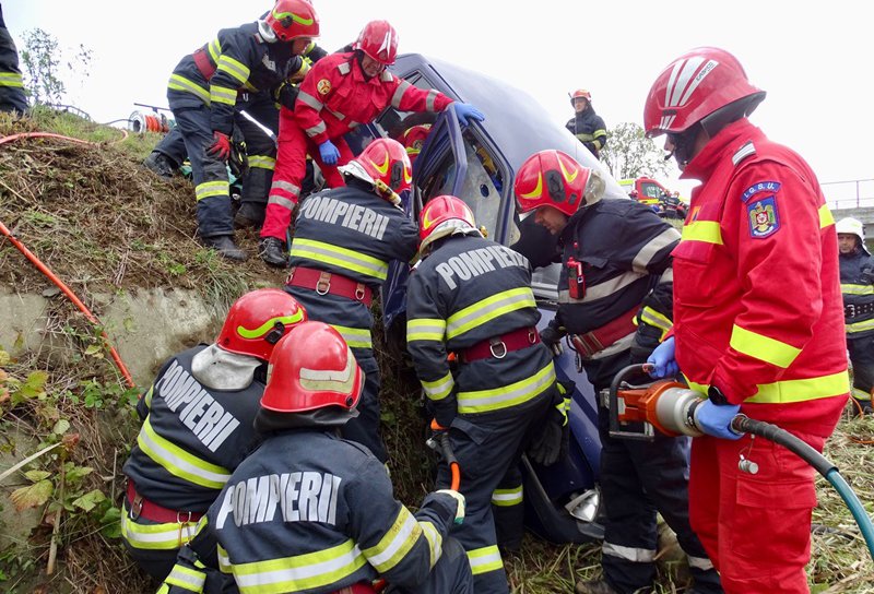 Accident rutier cu 14 victime la Leorda: Exercițiu de amploare a pompierilor - FOTO