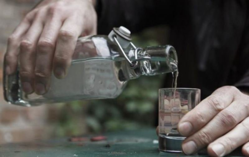 Vladimir Putin ar putea interzice vânzarea băuturilor alcoolice în Rusia. Vezi strategia pentru recrutare