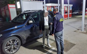 Păcălit de un prieten cu …