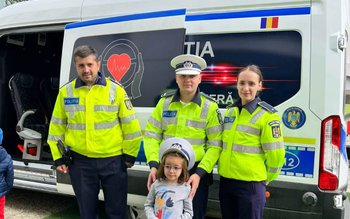 Polițiștii botoșăneni alături de copii …