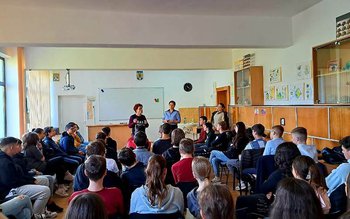 Polițiștii biroului siguranță școlară prezenți …