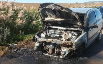 Mașină cuprinsă de flăcări în …