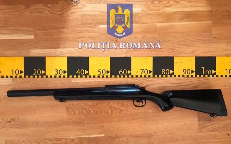 Percheziții domiciliare: Armă cu bile ridicată din casa unui botoșănean de 20 de ani