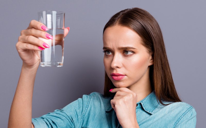 Apa alcalină poate crea probleme pentru sănătate