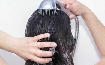 Păr frumos și îngrijit aplicând …