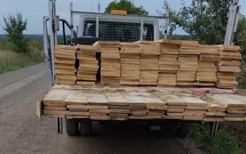 Două transporturi ilegale de lemn …