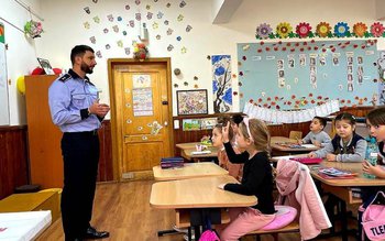Polițiștii în vizită la Școala …