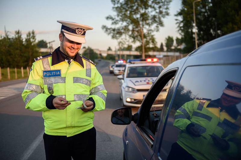 Tânăr descoperit în trafic la volanul unui autovehicul neînmatriculat