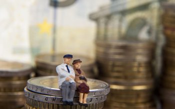 Românii care au contracte de …